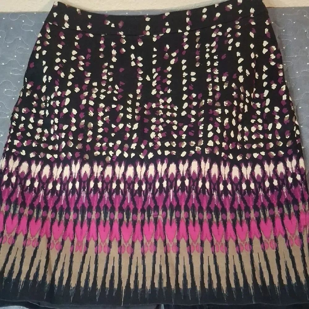 Ann Taylor Black Skirt with Fuchsia and Cream Pattern size 8